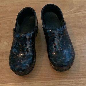Multi color patent Dansko